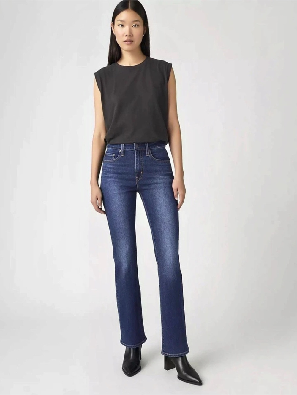 Levi's 725 High-Rise Bootcut Women's Jeans Slim Fit Dark Wash size 34